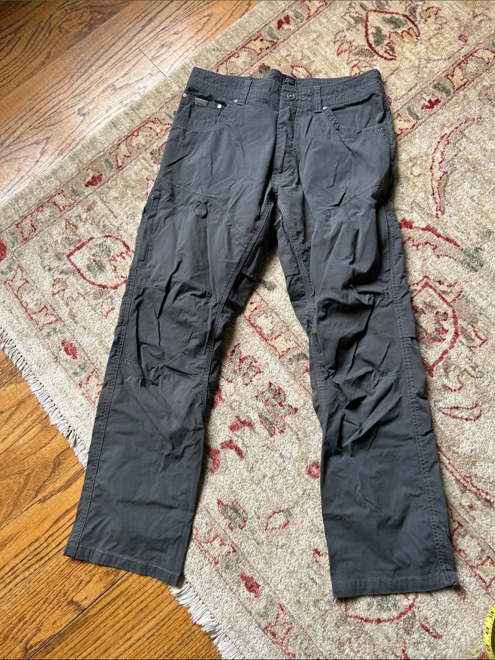 Kuhl Men's Charcoal Cargo Pants EUC